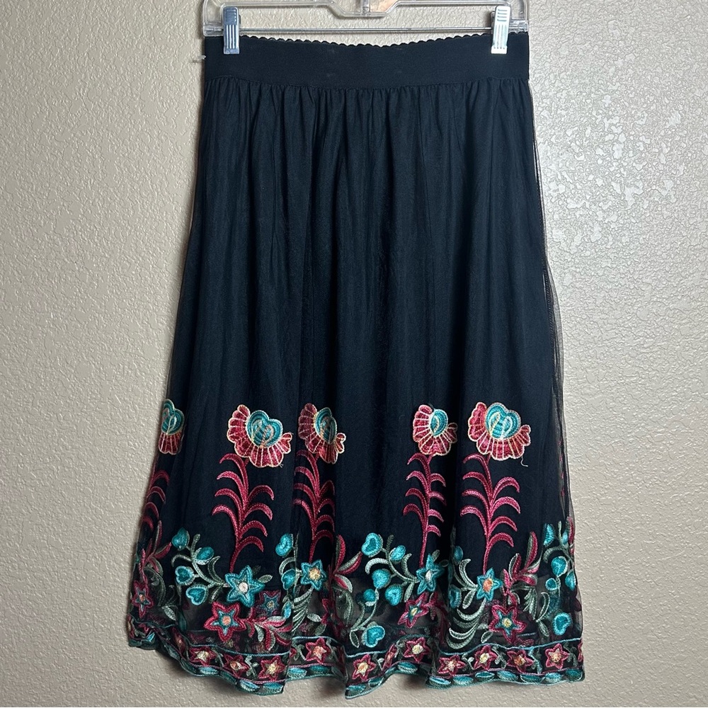 Magic Women's Lace Floral Embroidered Skirt Black Lined Elastic Waist Large NWT
